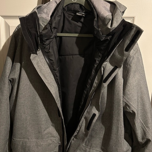 North Face men’s winter jacket - Picture 2 of 8